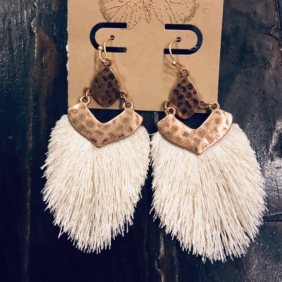 Jewelry - 🍁 Cream and Gold Tassel Earrings🍁